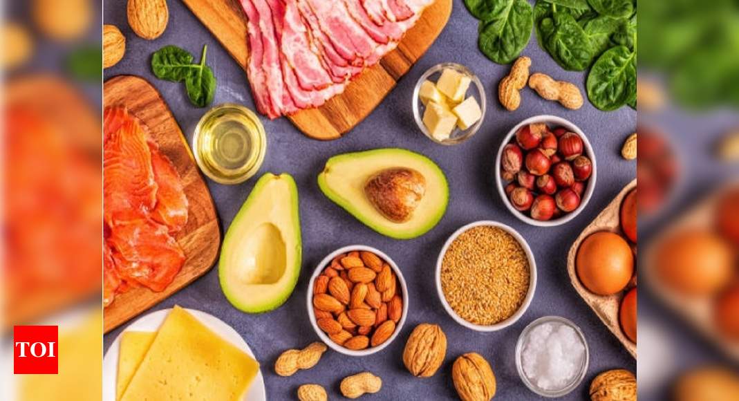 BRAND LOGOS/TOI PLUS LOGO White