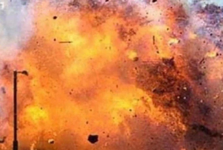 Pakistan: Blast In Cylinder In Mini Truck, 10 People Dead - कराची: मिनी ट्रक में रखे सिलिंडर में धमाका, 10 लोगों की मौत  - Amar Ujala Hindi News Live