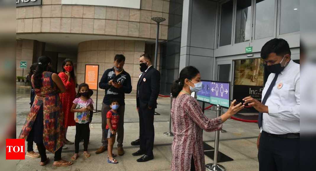 Maharashtra: Malls see few footfalls owing to full Covid vaccination rule | Mumbai News - Times of India