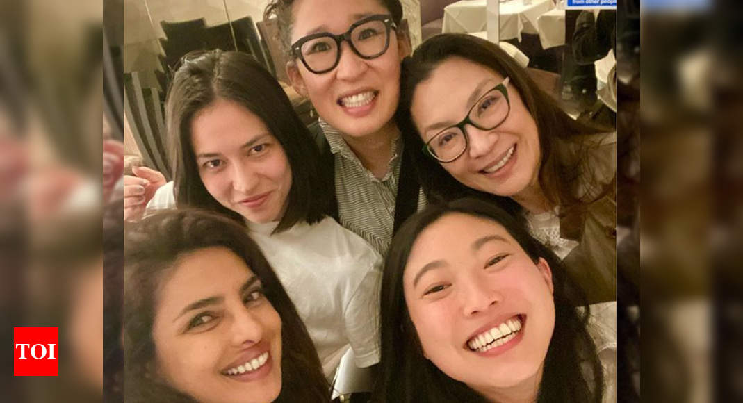 BRAND LOGOS/TOI PLUS LOGO White