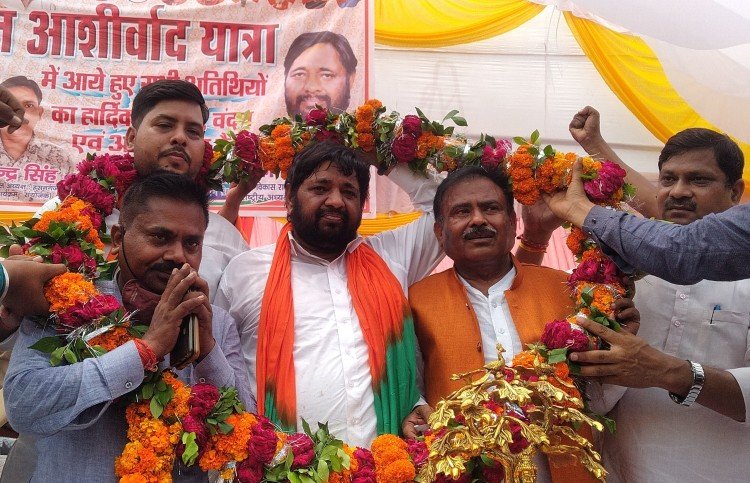 Political - जन आशीर्वाद यात्रा से लगा पांच घंटे जाम - Unnao News