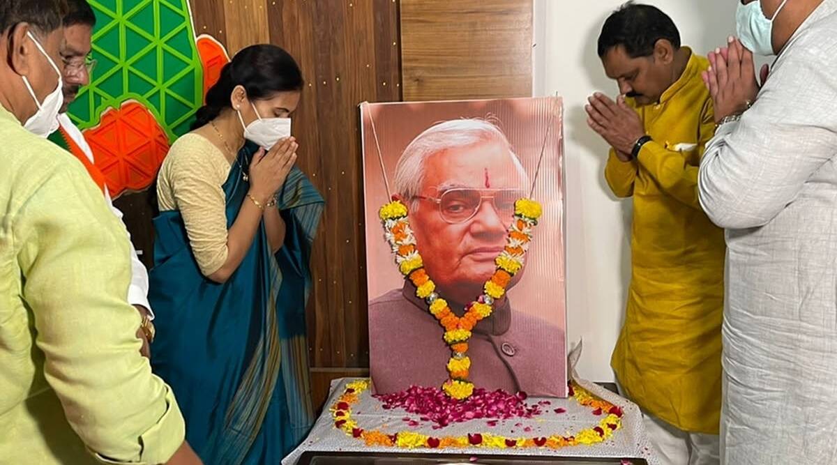 Jan Ashirwad Yatra: Bharati Pawar slams officials, Pankaja Munde rebukes party workers | Pune News