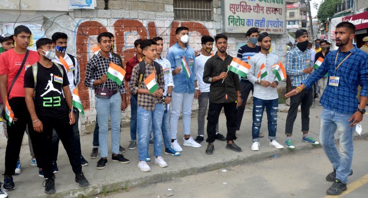 Nsui Protested Due To Non-availability Of Tricolor - तिरंगा न लगने से खफा एनएसयूआई ने किया प्रदर्शन - Hamirpur (himachal) News