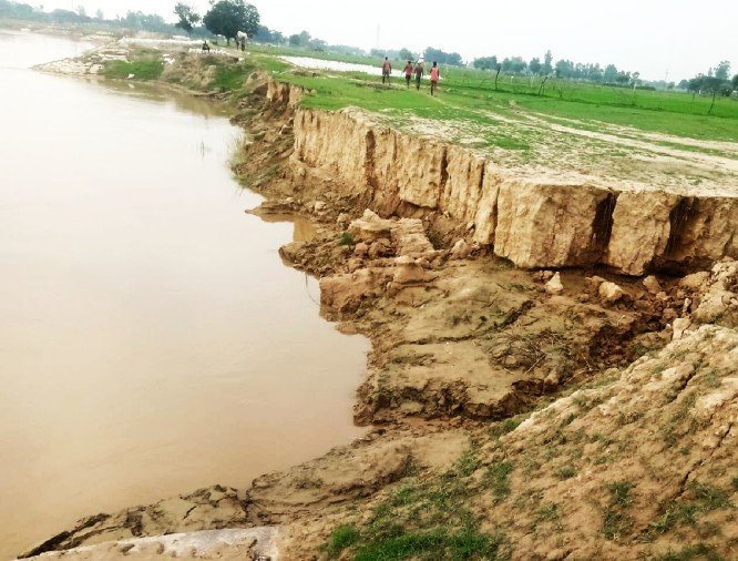 River Flod - रामगंगा में पानी बढ़ने के साथ फिर तेज हो गया भूमि कटान - Shahjahanpur News
