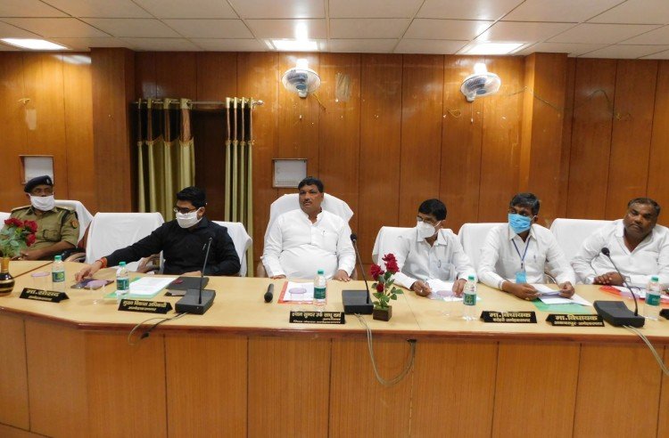 Build Shops On The Land Of District Panchayat - जिला पंचायत की भूमि पर बनवाएं दुकानें - Ambedkar Nagar News