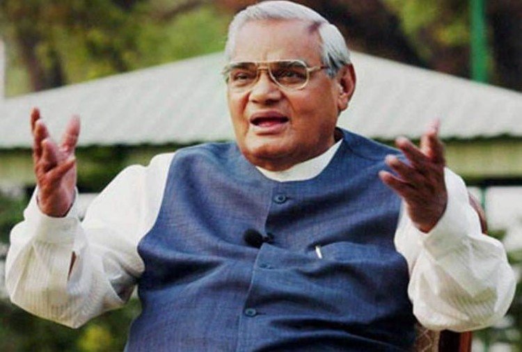 Atal Bhihari Vajpayee Selected Hindi Kavita - अटल बिहारी वाजपेयी की चुनिंदा कविताएं - Amar Ujala Kavya