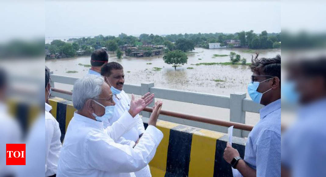 Bihar CM visits Koilwar, Babura and Saran to take stock of floods, water-level in Sone and Ganga rivers | Patna News - Times of India