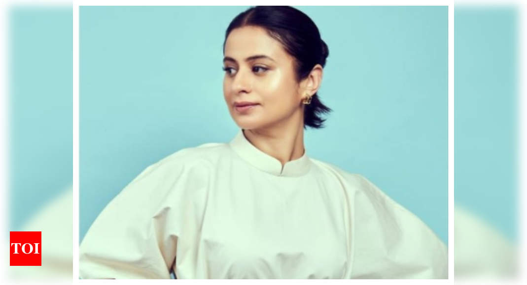 BRAND LOGOS/TOI PLUS LOGO White