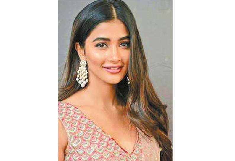 Pooja Hegde asking for Rs 3 crore salary || ரூ.3 கோடி சம்பளம் கேட்கும் பூஜா ஹெக்டே