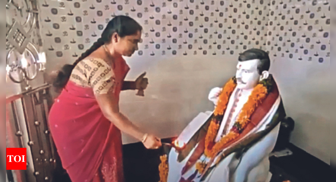 Andhra Pradesh: Woman builds a temple to late husband, offers prayers to his idol in Prakasam district | Vijayawada News - Times of India