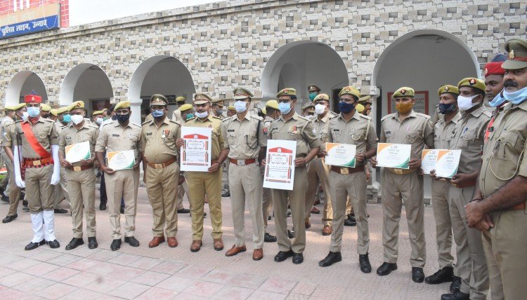 Other - ध्वजारोहण कर बोले, शहीदों तुम्हें सलाम - Unnao News