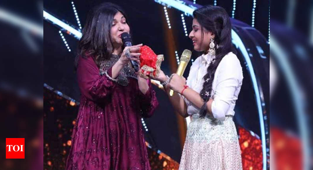 BRAND LOGOS/TOI PLUS LOGO White