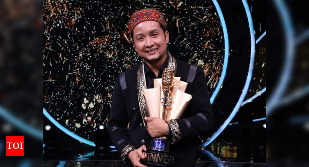 BRAND LOGOS/TOI PLUS LOGO White