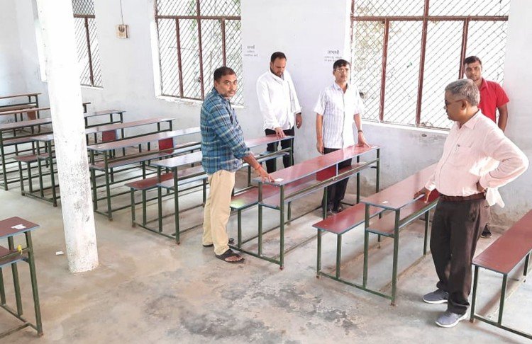 Pgt Exam Will Be Conducted Today And Tommorrow In Two Shifts - आज और कल दो पाली में होगी पीजीटी परीक्षा - Amethi News