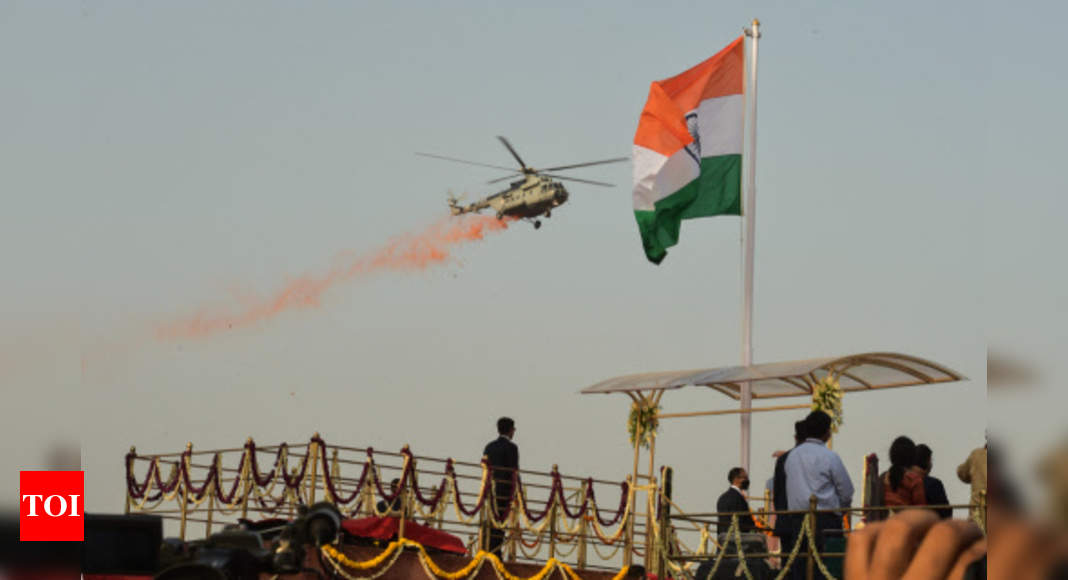 75th I-Day: In a first, IAF choppers shower flower petals after tricolour unfurled at Red Fort | India News - Times of India