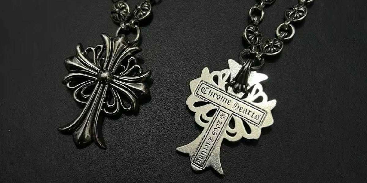 Contemporary American Street Style Elevated by a chrome hearts necklace